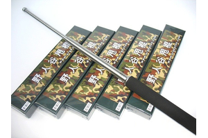 如何使用伸縮甩棍？